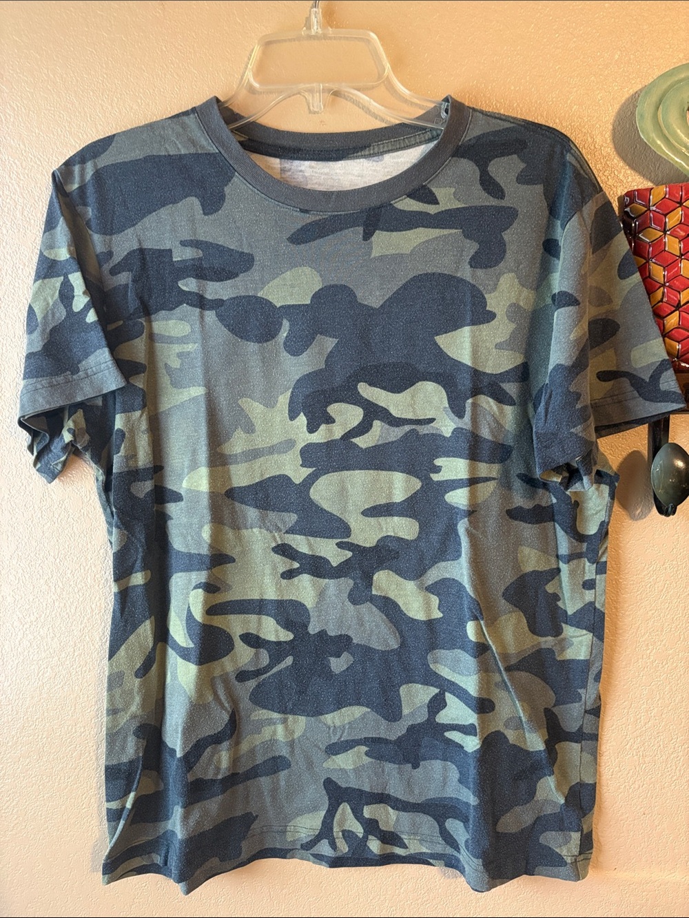 Original Use Men's Short Sleeve Camo Tee in Green and Black